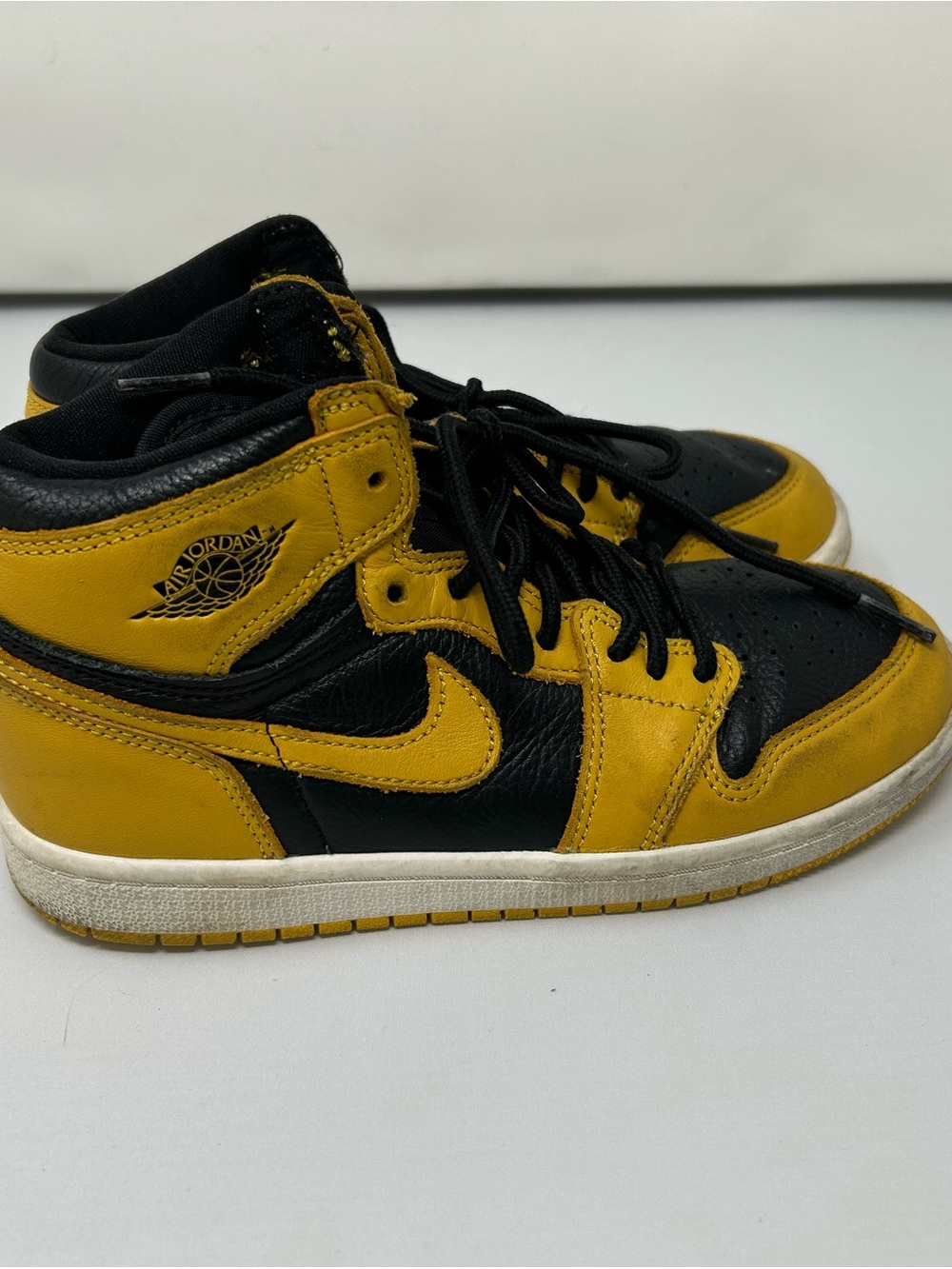 Nike Air Jordan 1 Mid - Black and Yellow